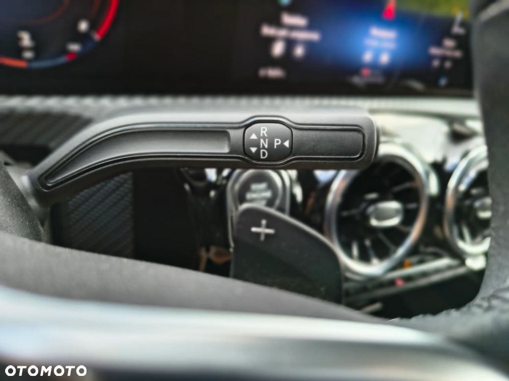Mercedes-Benz CLA 180 7G-DCT - 36
