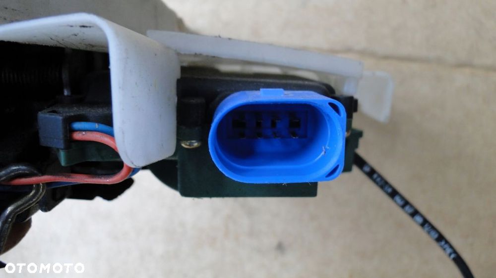VW POLO 9N ZAMEK DRZWI PRAWY PRZÓD PRZRDNI 3D 8 PIN EUROPA - 4