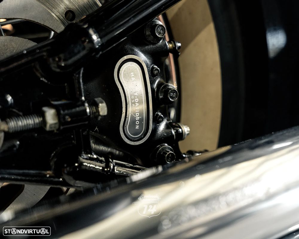 Harley-Davidson FLST Softail Deluxe - 18