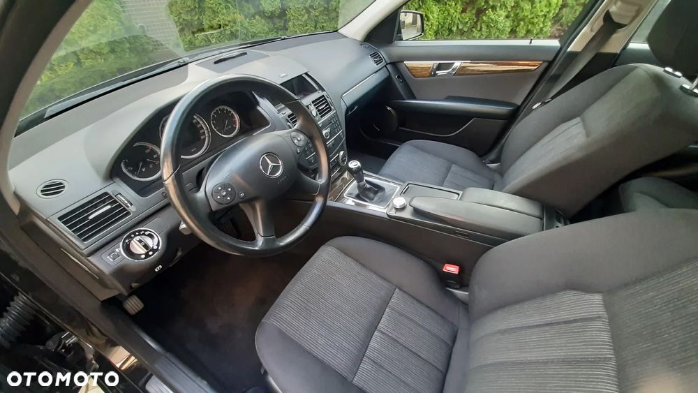 Mercedes-Benz Klasa C 180 BlueEFFICIENCY Elegance - 25