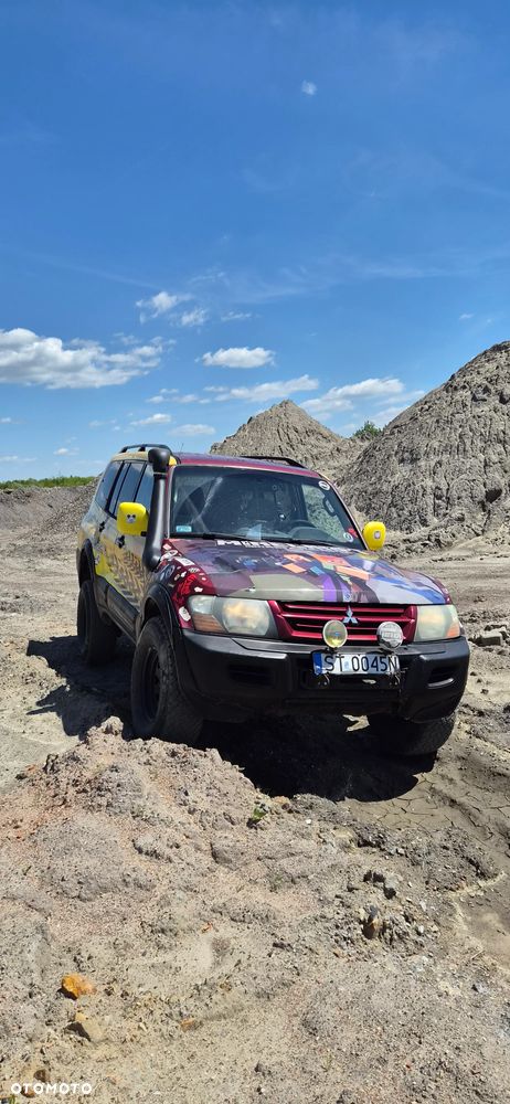 Mitsubishi Montero - 2
