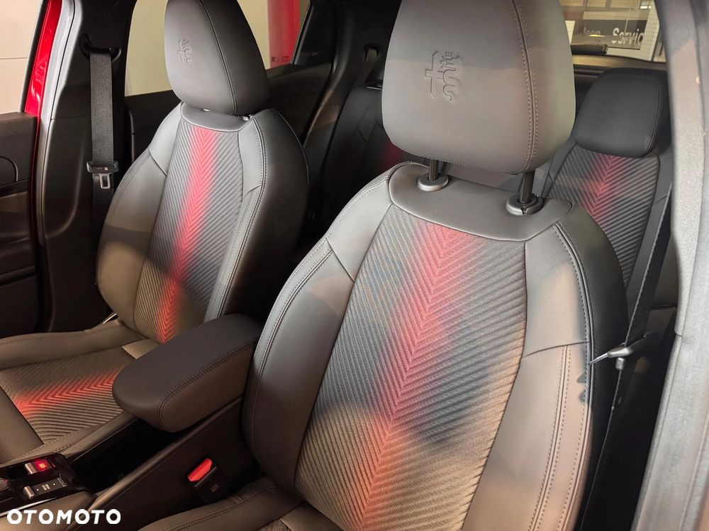 Alfa Romeo Junior 1.2 mHEV Ibrida Q4 eDCT - 6