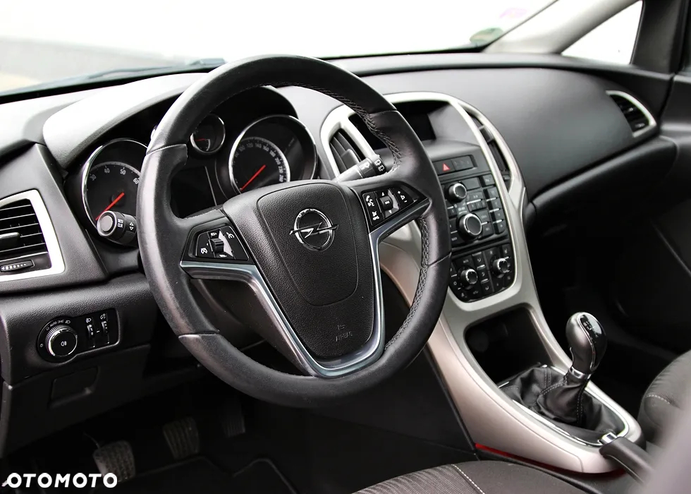 Opel Astra IV 1.4 T Cosmo - 15