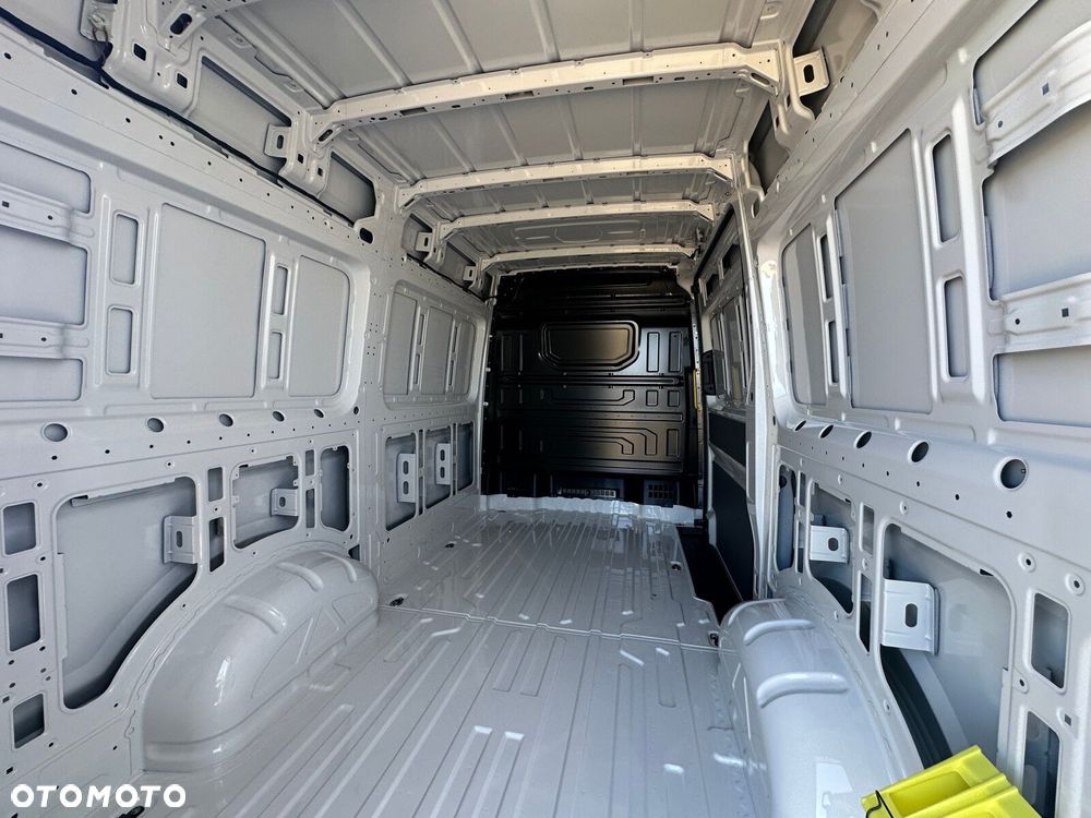 Volkswagen Crafter 35 2.0 TDI L3H3 3640 177 KM - 25