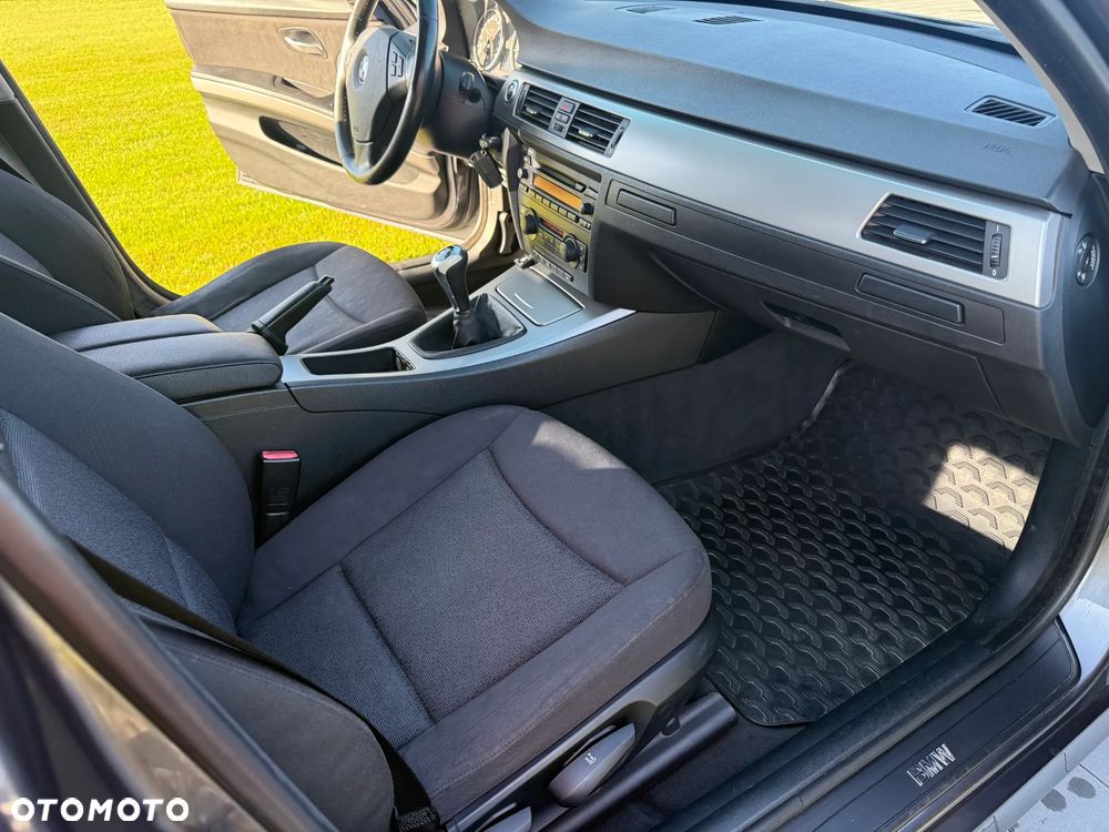 BMW Seria 3 320i - 13