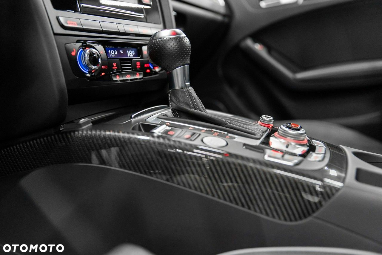 Audi RS4 Avant S tronic - 32