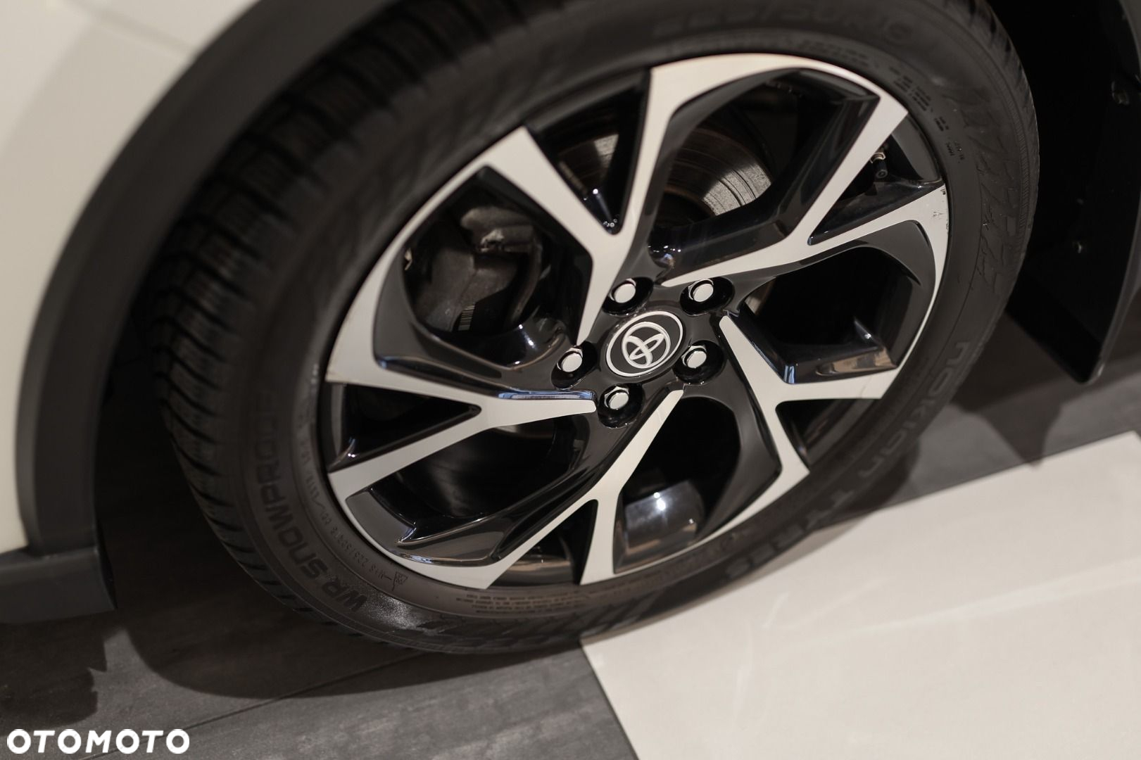 Toyota C-HR - 36