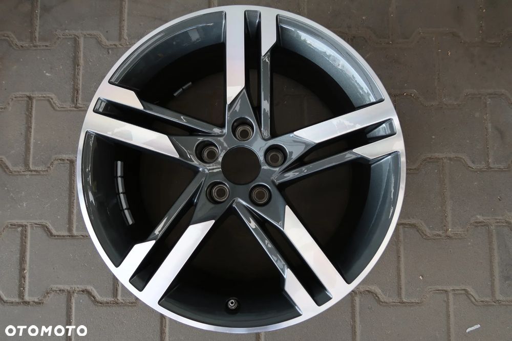 AD6  Felga Audi 8w0601025M 8x18et40 audi a4 - 1