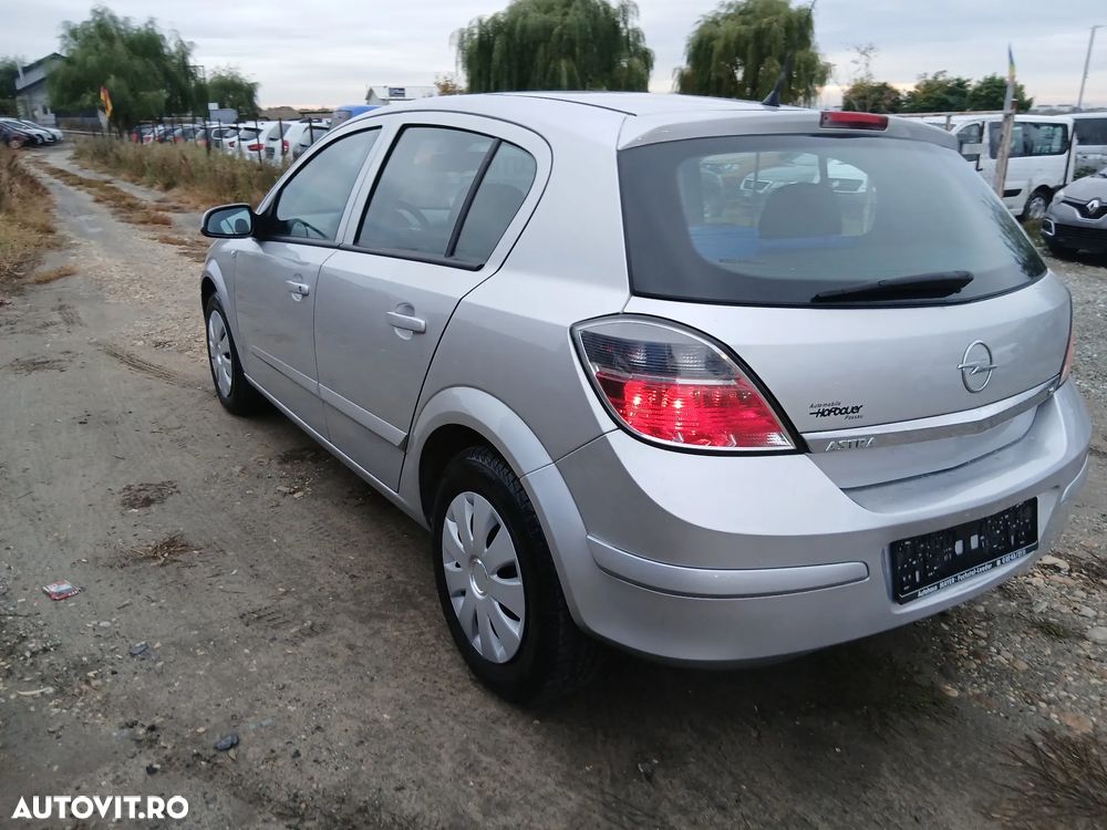 Opel Astra 1.8i Aut. Essentia - 3