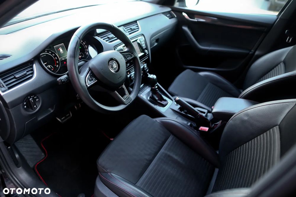 Skoda Octavia 2.0 TDI DSG RS - 18
