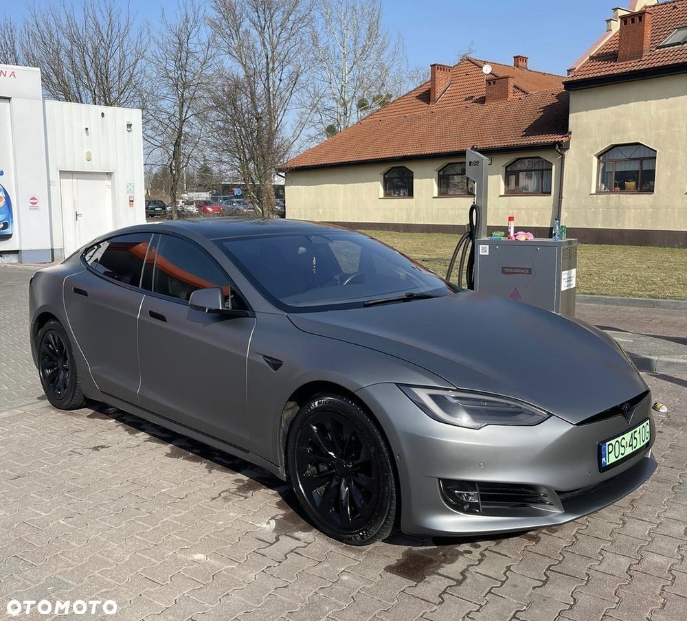 Tesla Model S - 11