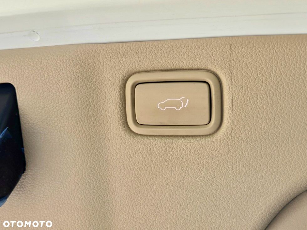 Kia Carnival - 22