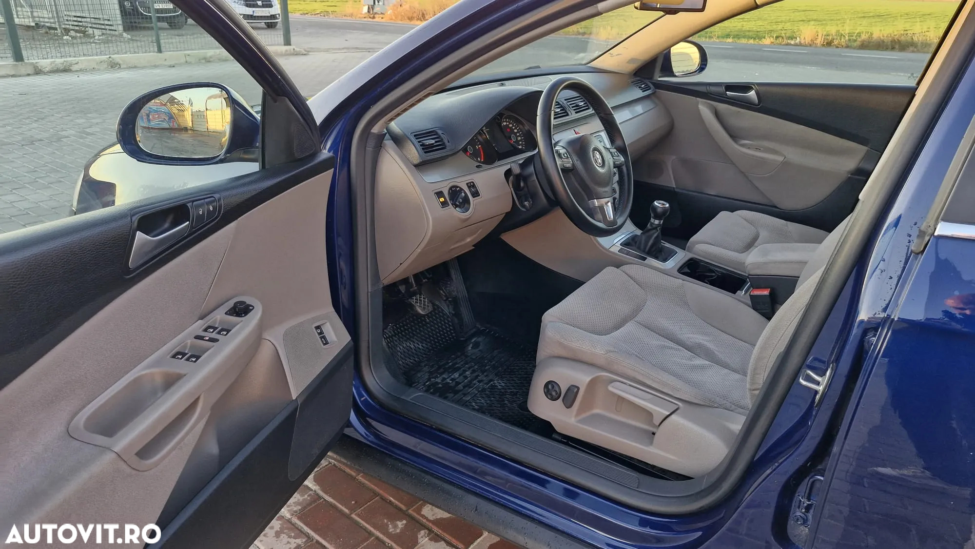 Volkswagen Passat 2.0TDI Comfortline DPF Bluemotion Technology - 16