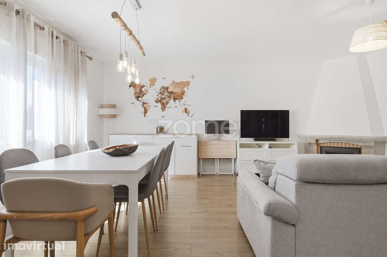 T2 remodelado com 108 m² em Carnaxide, junto à Escola Secundária