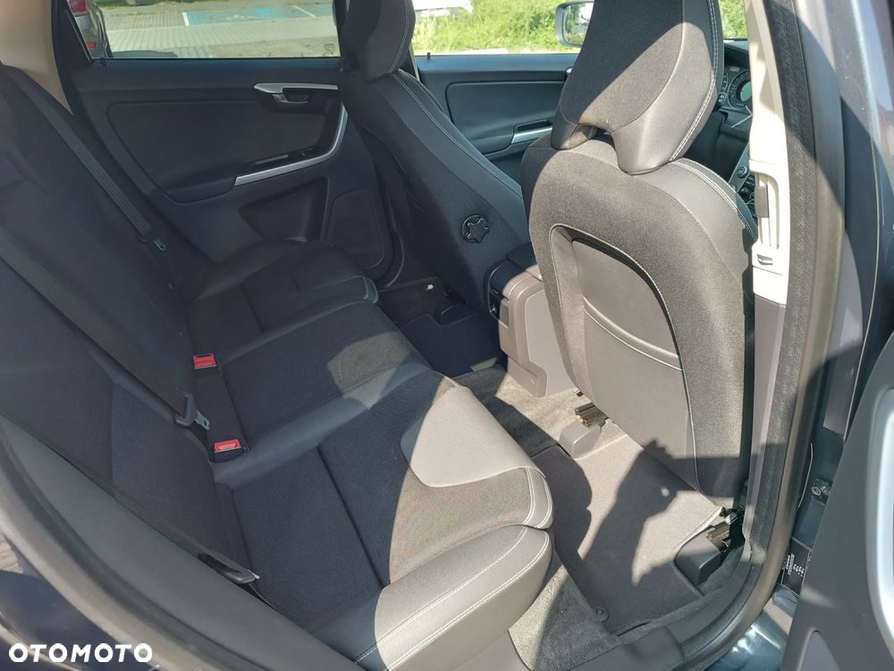 Volvo XC 60 2.4D AWD Momentum - 18