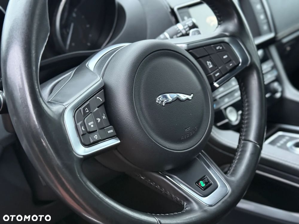 Jaguar F-Pace 20d AWD R-Sport - 23