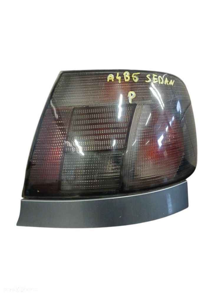 LAMPA PRAWA TYLNA TYŁ AUDI A4 B5 SEDAN LAMPA PRAWA TYLNA TYŁ A4 B5 SEDAN - 1