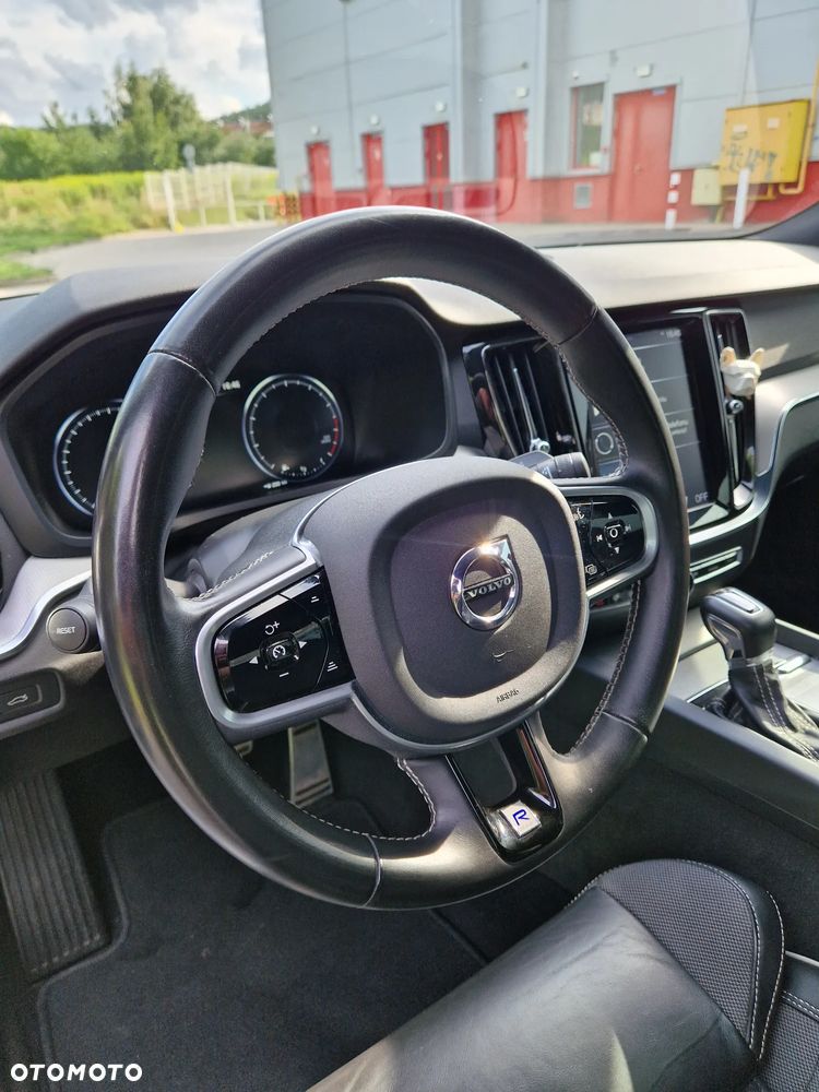 Volvo S60 T5 R-Design - 36