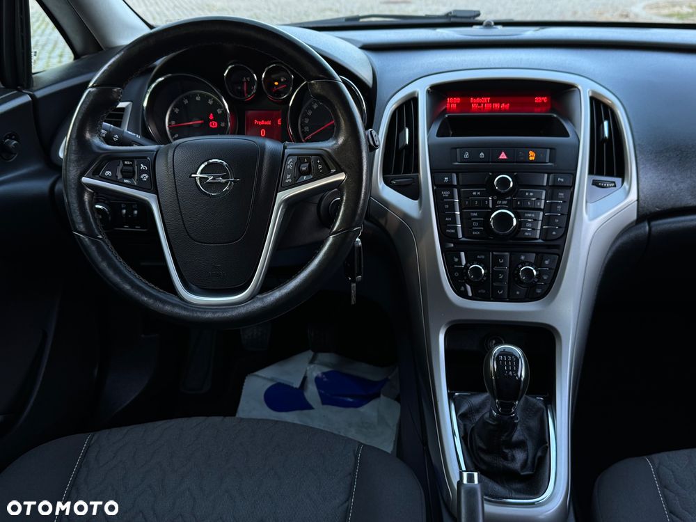 Opel Astra 1.4 T Cosmo - 25