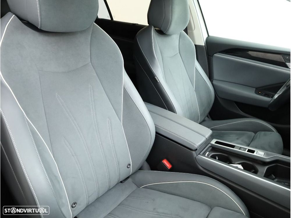 VW Passat Variant 2.0 TDI Business DSG - 16