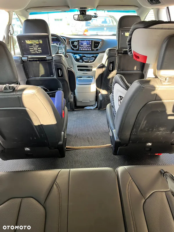 Chrysler Pacifica - 15