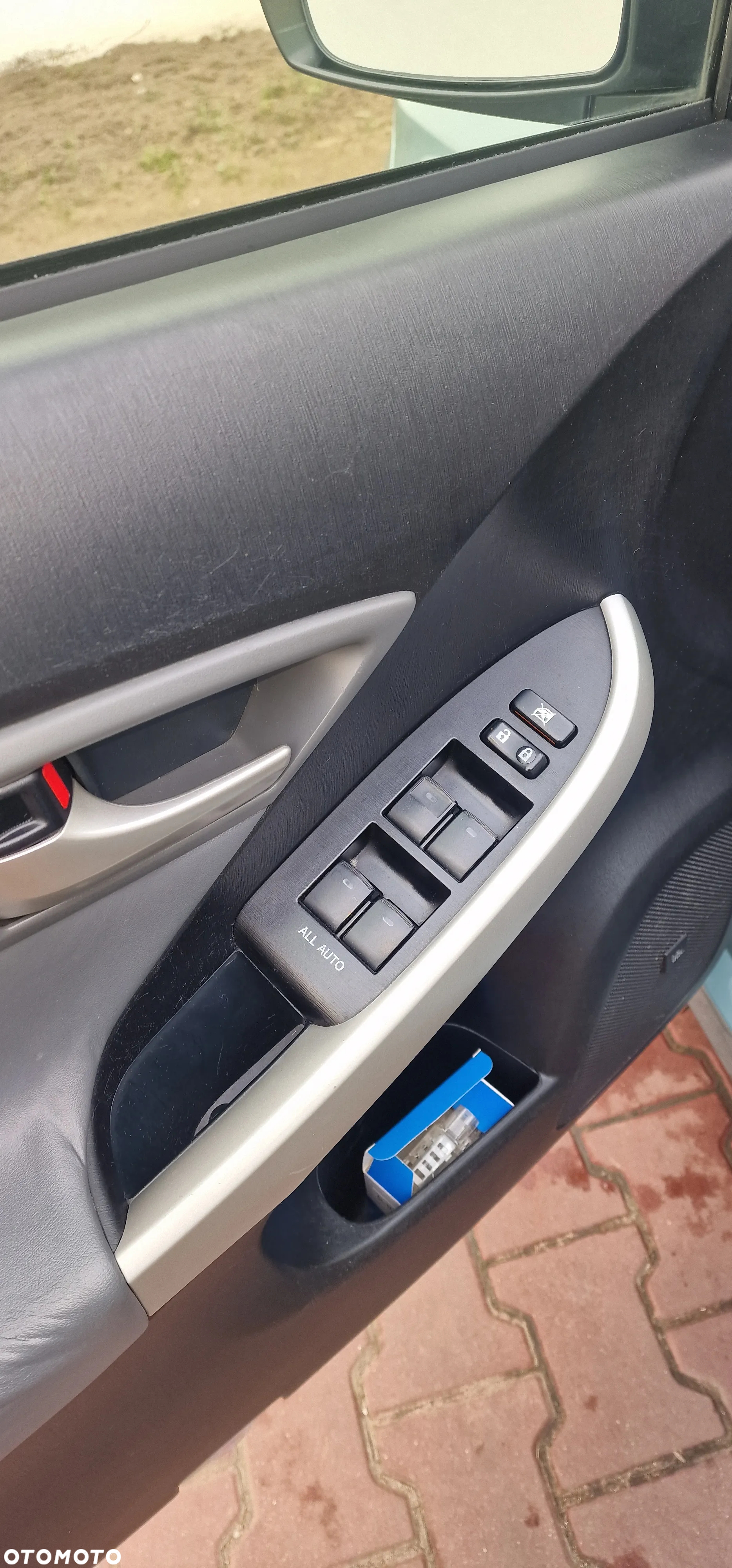 Toyota Prius - 25