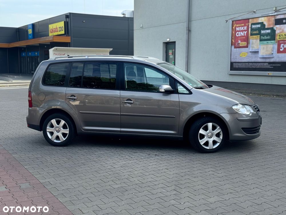 Volkswagen Touran - 4