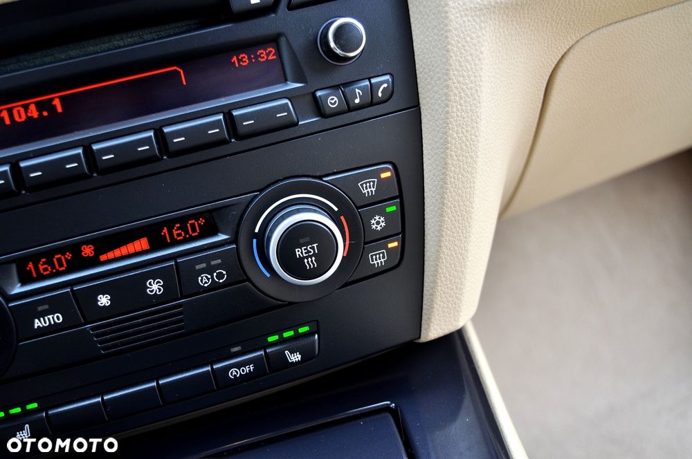 BMW Seria 3 318i Edition Exclusive - 24