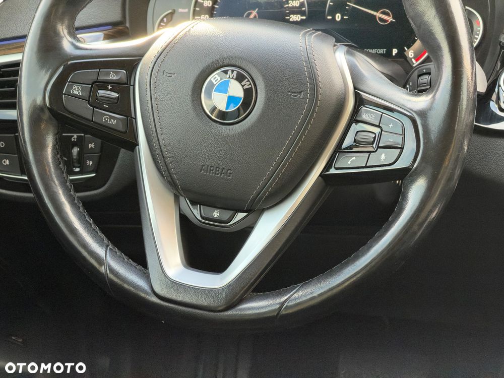 BMW Seria 5 530d xDrive Luxury Line - 31