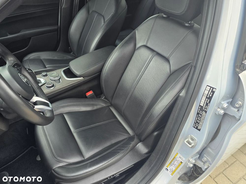 Alfa Romeo Giulia - 12