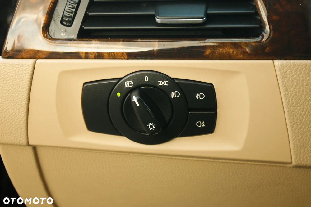 BMW Seria 3 330i - 16