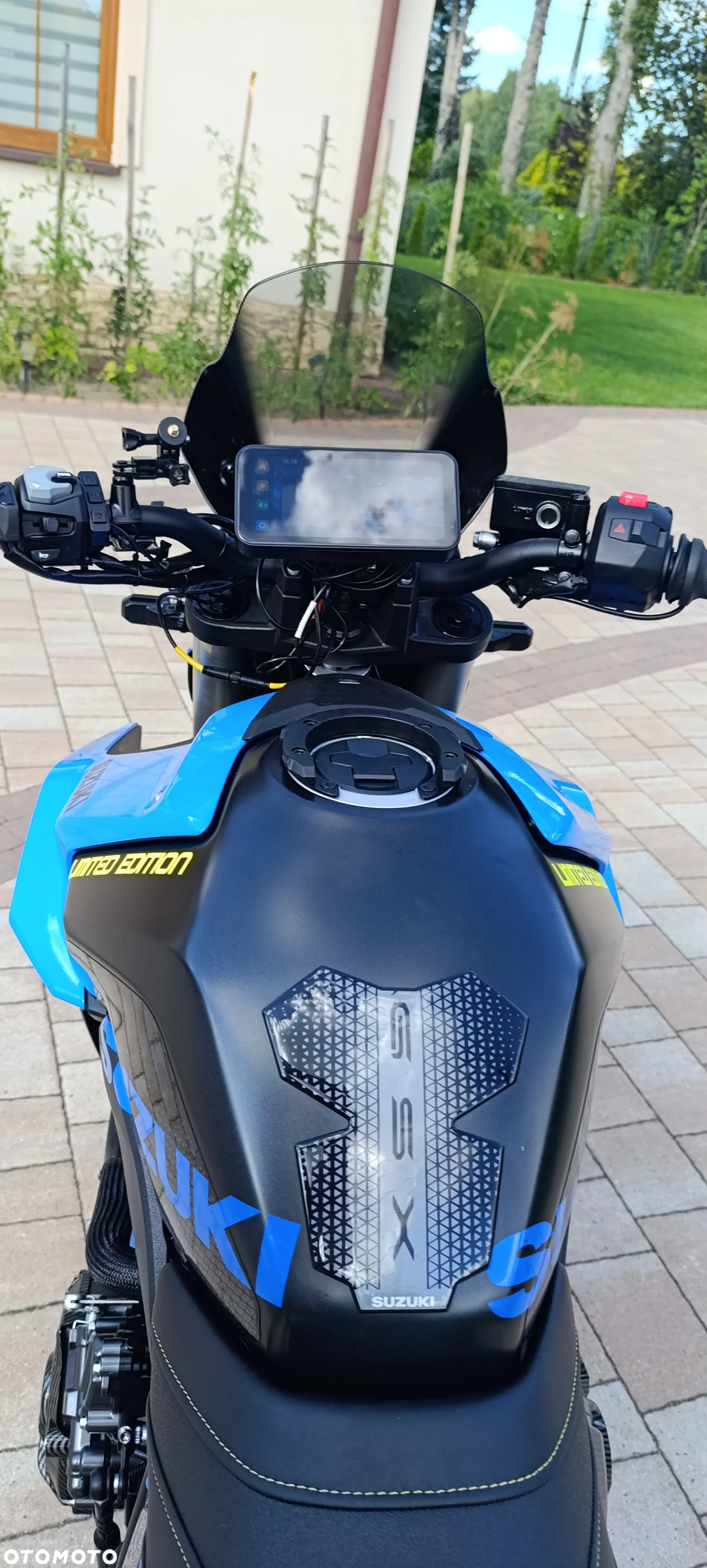 Suzuki GSX - 11