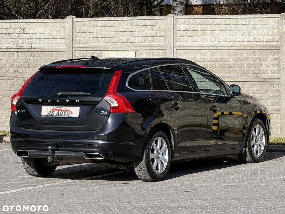 Volvo V60 D4 Momentum - 28