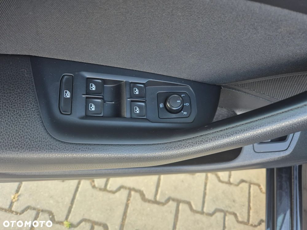 Volkswagen Passat 2.0 TDI (BlueMotion Technology) Comfortline - 24