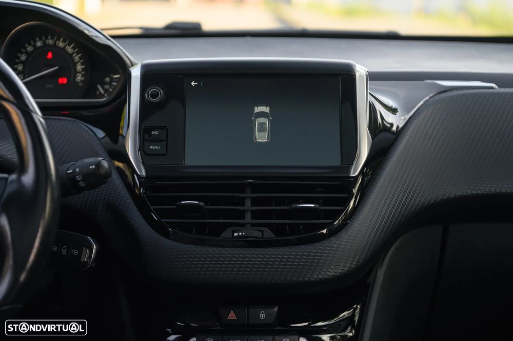 Peugeot 2008 1.2 PureTech Allure EAT6 - 21