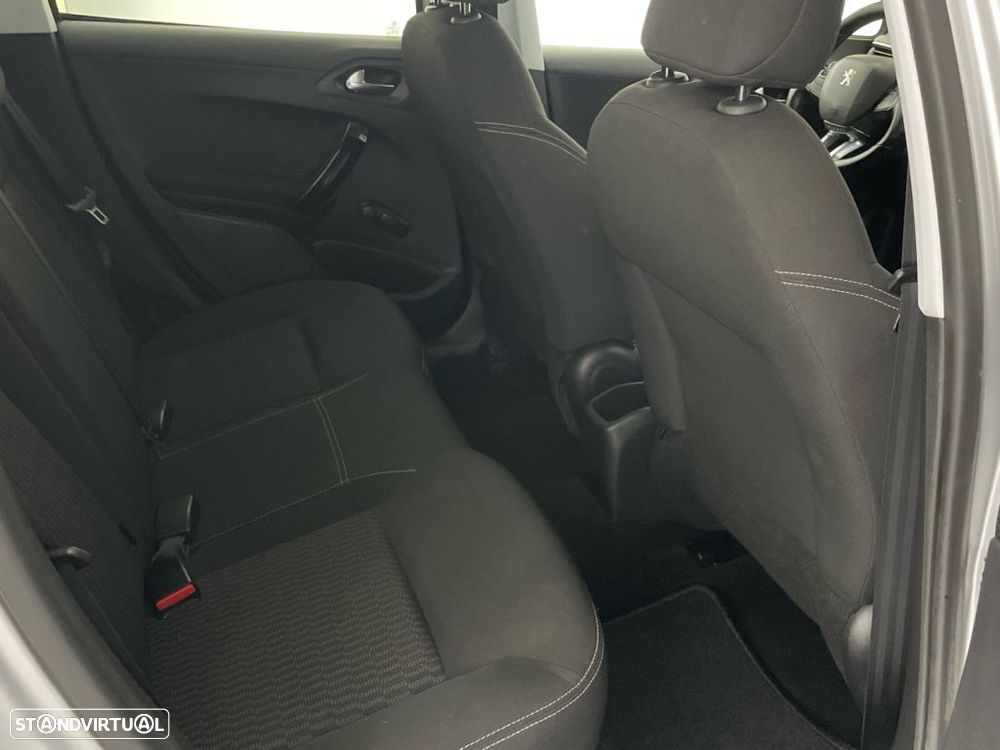 Peugeot 208 1.2 PureTech Style - 24