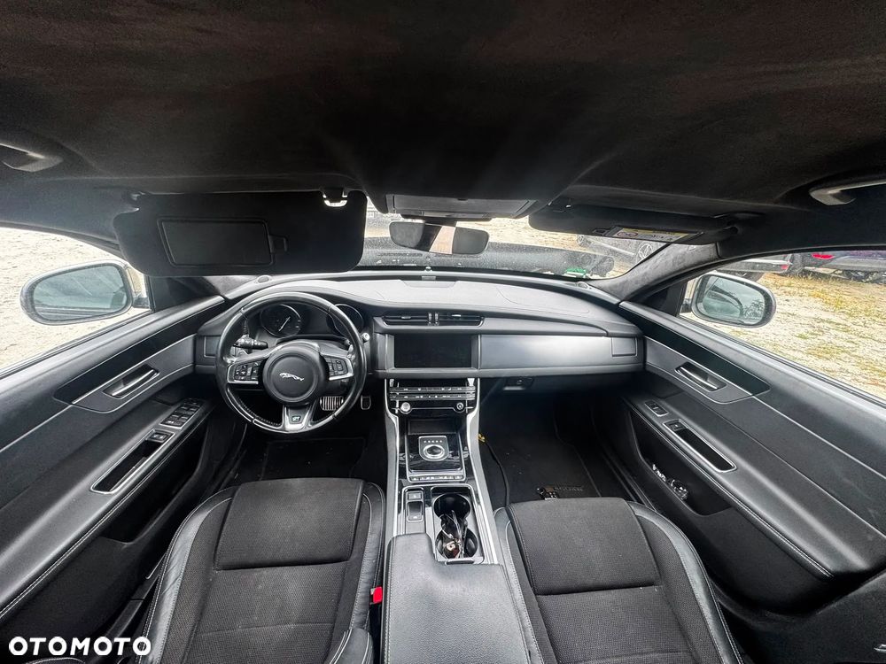Jaguar XF 2.0 i4D AWD Pure - 19