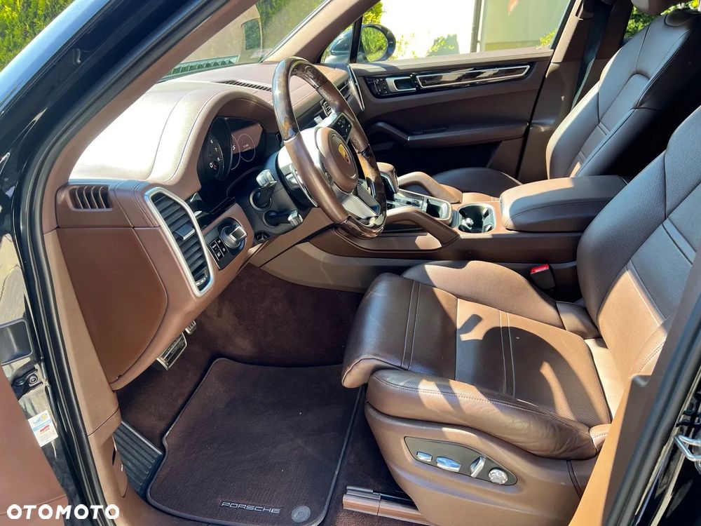 Porsche Cayenne S - 4