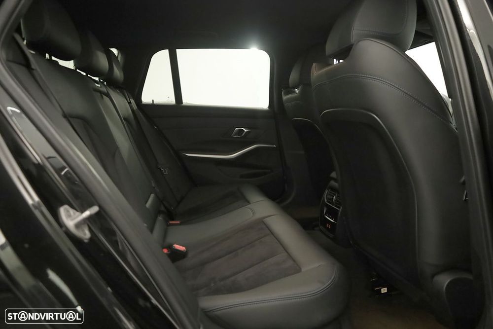 BMW 320 d Pack Desportivo M Auto - 21