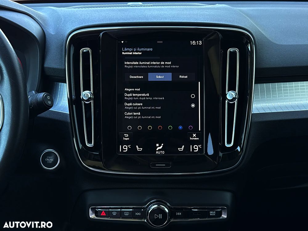 Volvo XC 40 D4 AWD Momentum Pro - 37