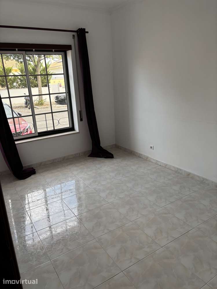 Apartamento t1 Pinhal novo (zona vila serena) máximo 2 pessoas - Grande imagem: 2/13