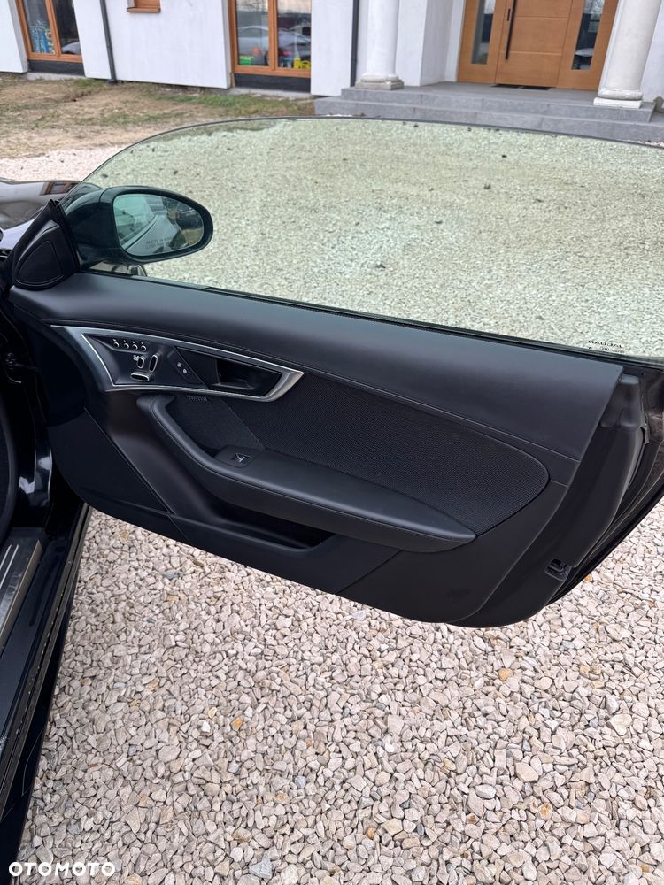 Jaguar F-Type R AWD - 28