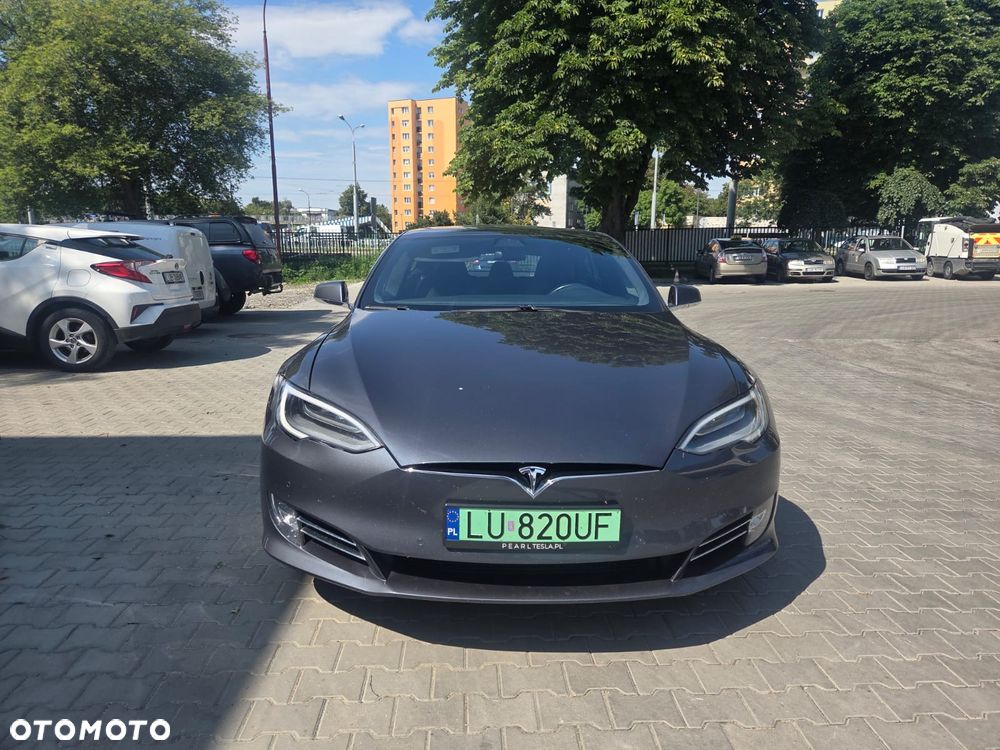 Tesla Model S - 1