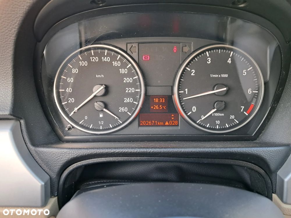 BMW Seria 3 318i Touring - 6