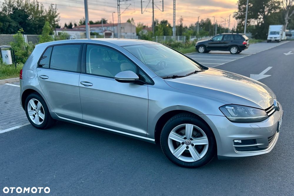 Volkswagen Golf - 1