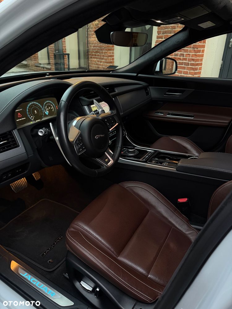 Jaguar XF 2.0 P250 R-Dynamic S - 9