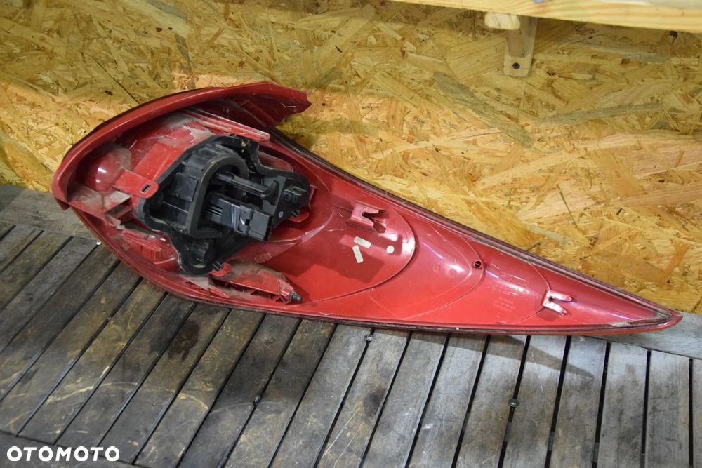 Peugeot 207 SW 06- Lampa tylna lewa lewy tył EURUPA igła - 2
