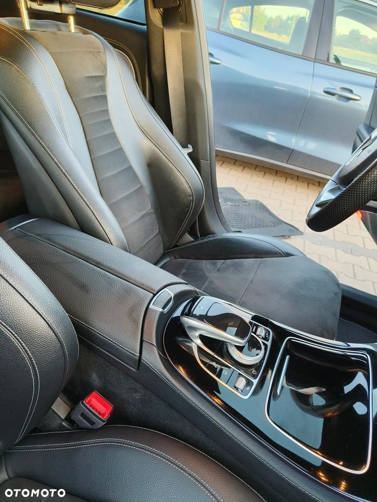 Mercedes-Benz Klasa E 220 d 4-Matic 9G-TRONIC - 28