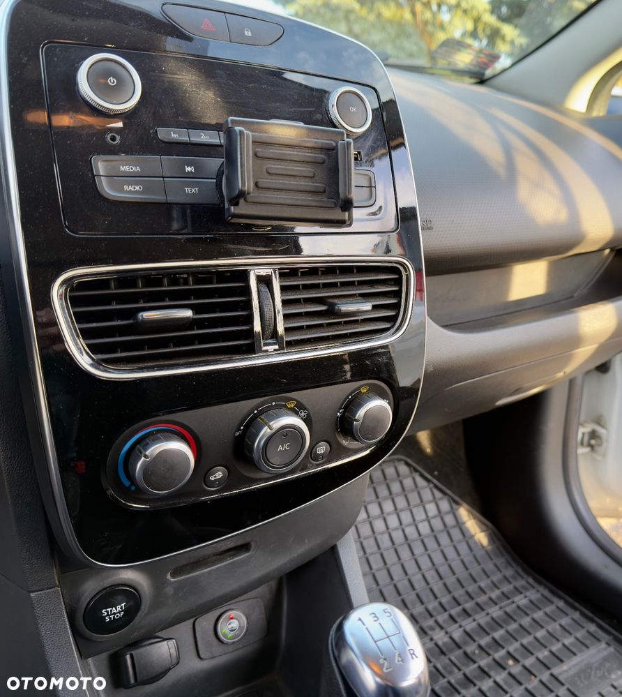 Renault Clio 1.2 16V Life - 9
