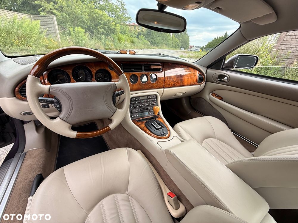 Jaguar XK8 - 27